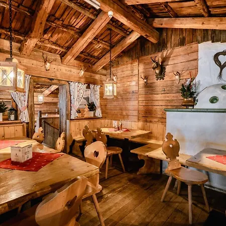 Restaurant Hexenalm فندق 4*