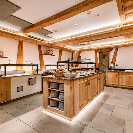 ホテル Restaurant Hexenalm 4*