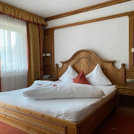 ホテル Restaurant Hexenalm 4*